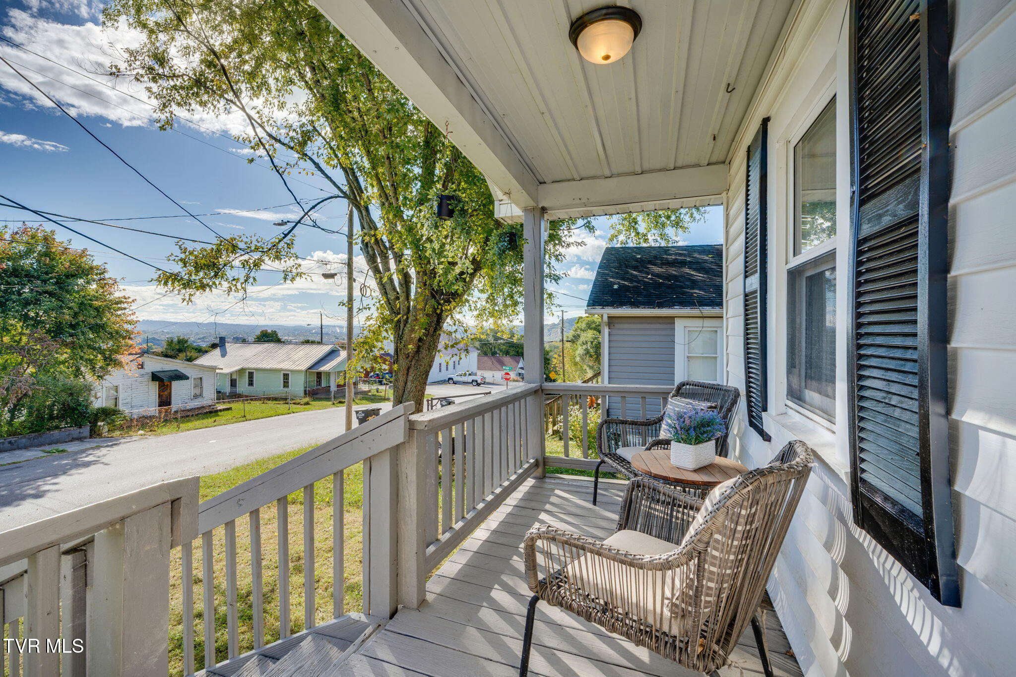 1208 Riverside Avenue Kingsport, TN 37660 - Photo 4 of 25 004