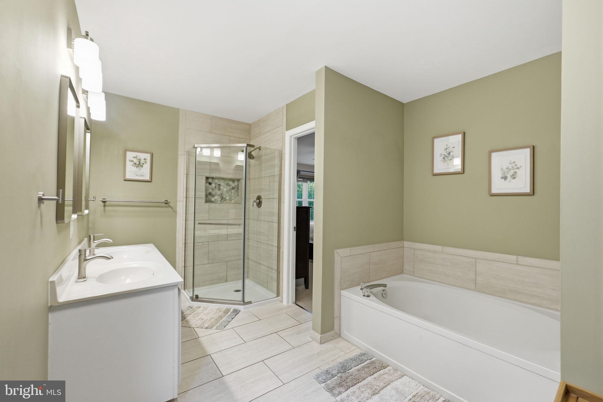 7660 Southern Oak Drive Springfield, VA 22153 - Photo 19 of 37 LUXURY PRIMARY BATH W/WALK IN SHOWER & SOAKING TUB
