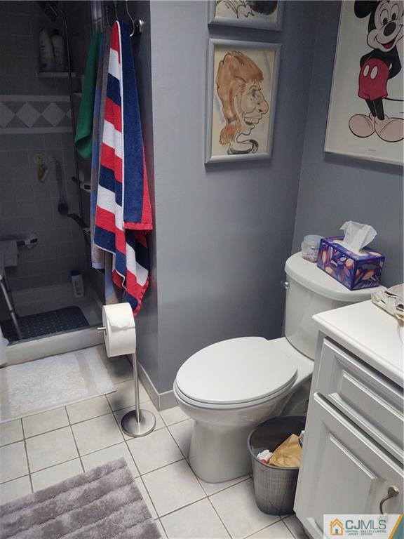 126 Moretti Lane Edison, NJ 08817 - Photo 25 of 33 a bathroom with a toilet and a shower curtain