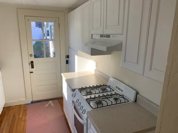 $2,300 | 248 Water Street, Newburyport, MA 01950