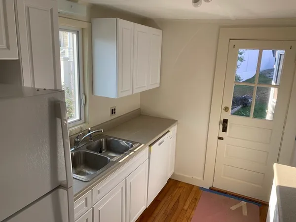 $2,300 | 248 Water Street, Newburyport, MA 01950