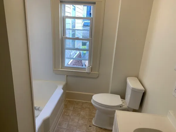$2,300 | 248 Water Street, Newburyport, MA 01950