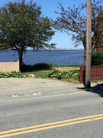 $2,300 | 248 Water Street, Newburyport, MA 01950