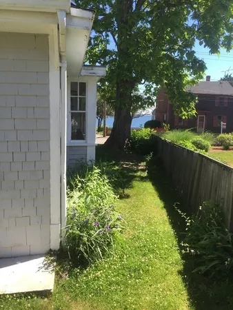 $2,300 | 248 Water Street, Newburyport, MA 01950