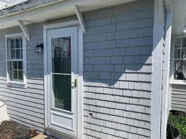 $2,300 | 248 Water Street, Newburyport, MA 01950