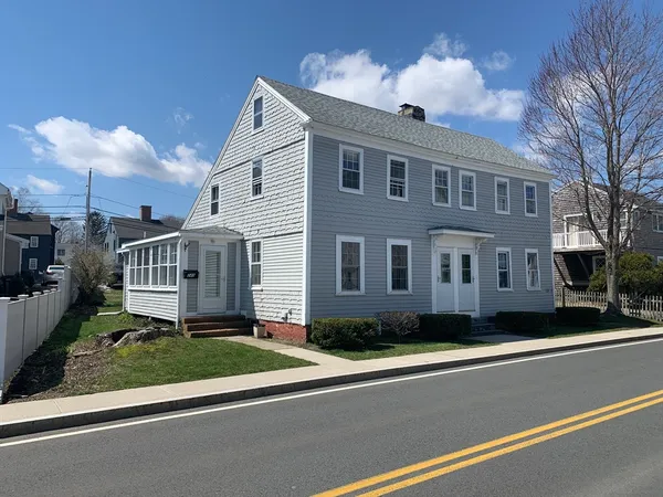 $2,300 | 248 Water Street, Newburyport, MA 01950