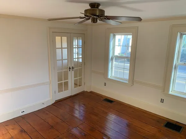 $2,300 | 248 Water Street, Newburyport, MA 01950