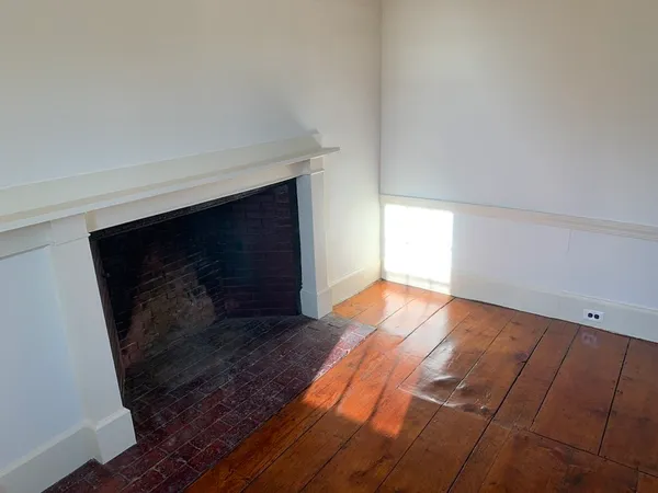 $2,300 | 248 Water Street, Newburyport, MA 01950