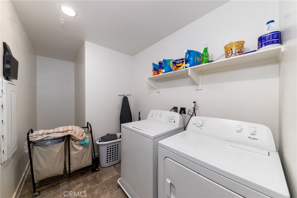 1740 Boysen Way Beaumont, CA 92223 - Photo 34 of 49 a utility room with dryer and washer