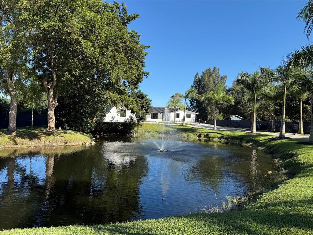 5790 Melaleuca Road Southwest Ranches, FL 33330 - Photo 30 of 44 a view of a water fountain and an outdoor space