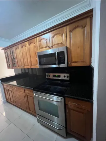 $2,200 | 1560 Northeast 127th Street, Unit 113, North Miami, FL 33161