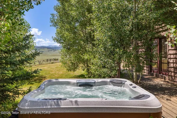 $2,250,000 | 13981 Highway 191, Bondurant, WY 82922