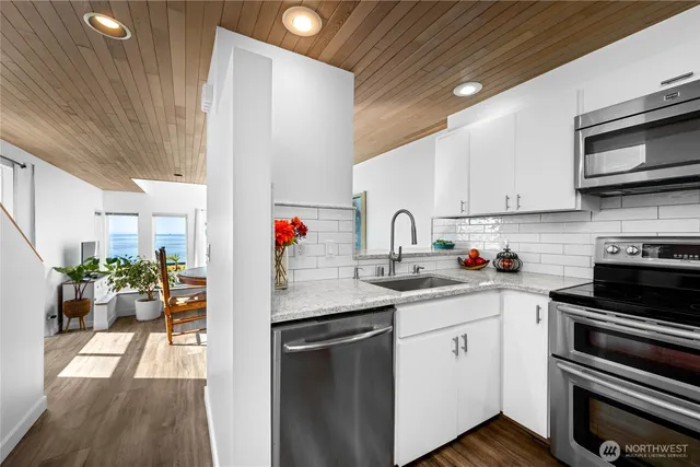 $930,000 | 2301 Skyline Way, Unit 5, Anacortes, WA 98221