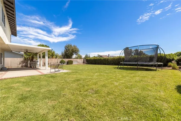 a view of a house with backyard porch and garden
