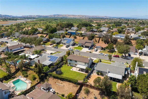 $799,000 | 939 Nottingham Drive, Corona, CA 92878
