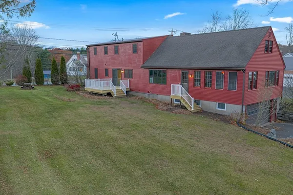 a view of a house with a yard