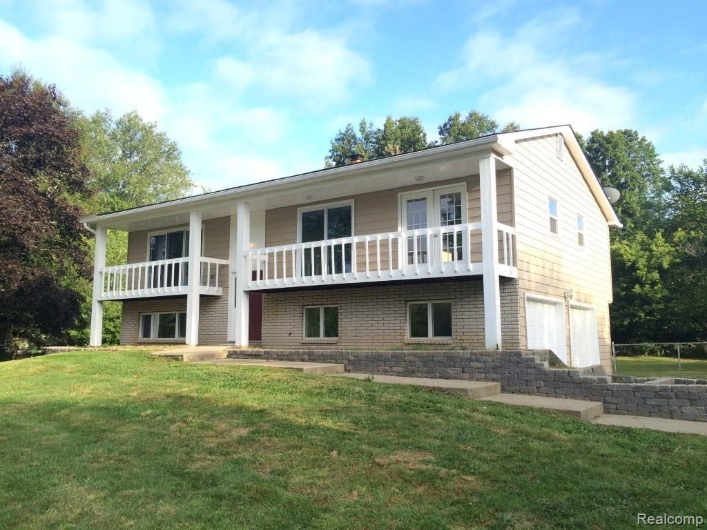 251 East Coon Lake Road Howell, MI 48843 - Photo 1 of 37