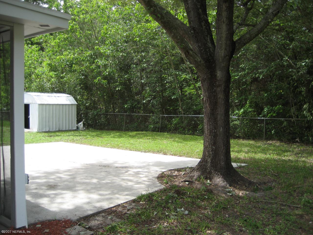 2613 Tulsa Road North Jacksonville, FL 32218 - Photo 4 of 5 a view of a yard with a large tree