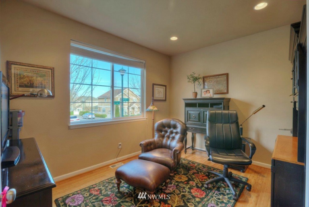 16208 Parkside Way Southeast Renton, WA 98058 - Photo 12 of 18 Gallery Image 12