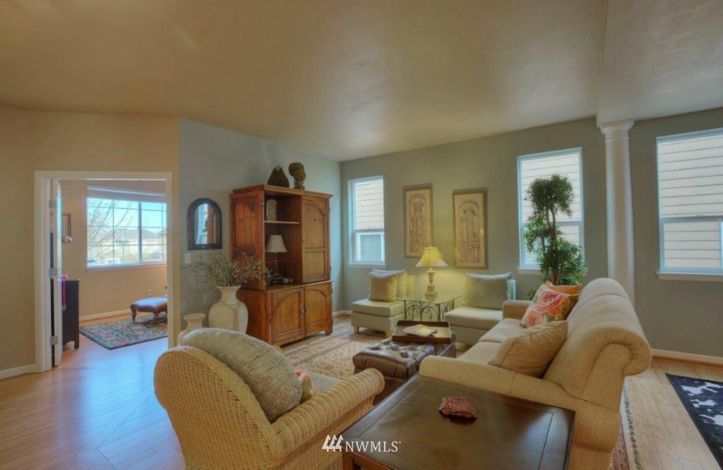 16208 Parkside Way Southeast Renton, WA 98058 - Photo 3 of 18 Gallery Image 3