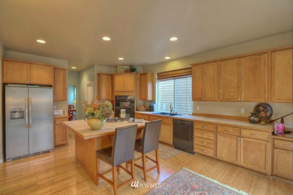 16208 Parkside Way Southeast Renton, WA 98058 - Photo 5 of 18 Gallery Image 5