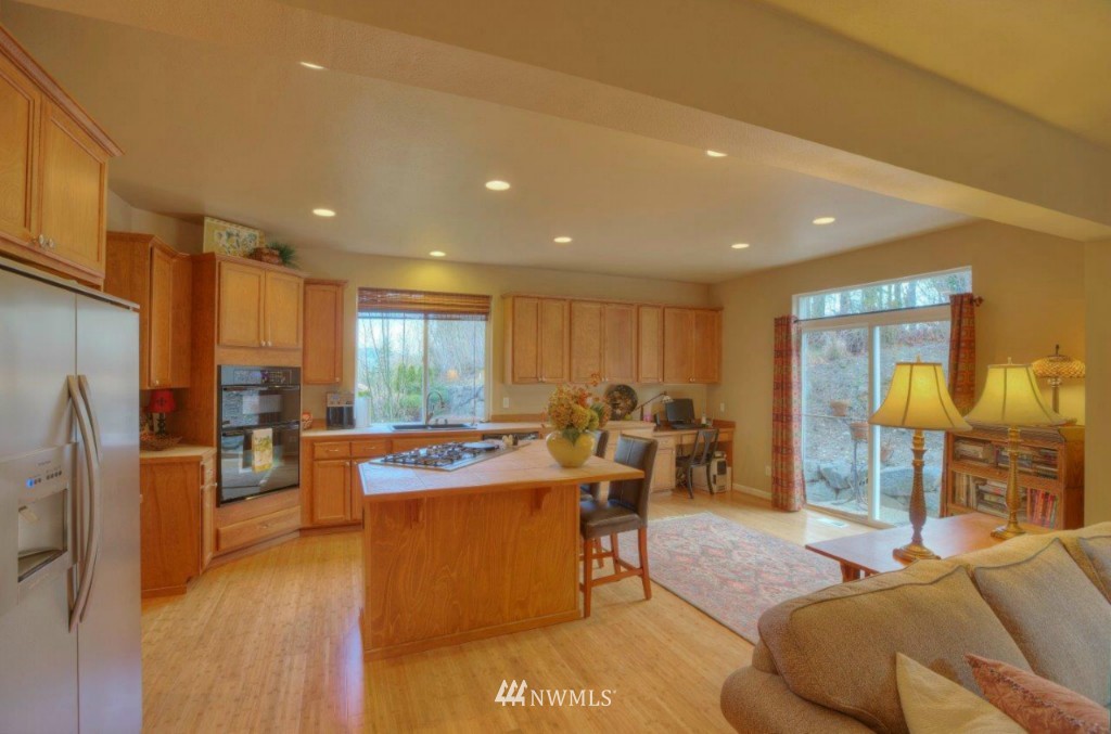 16208 Parkside Way Southeast Renton, WA 98058 - Photo 6 of 18 Gallery Image 6