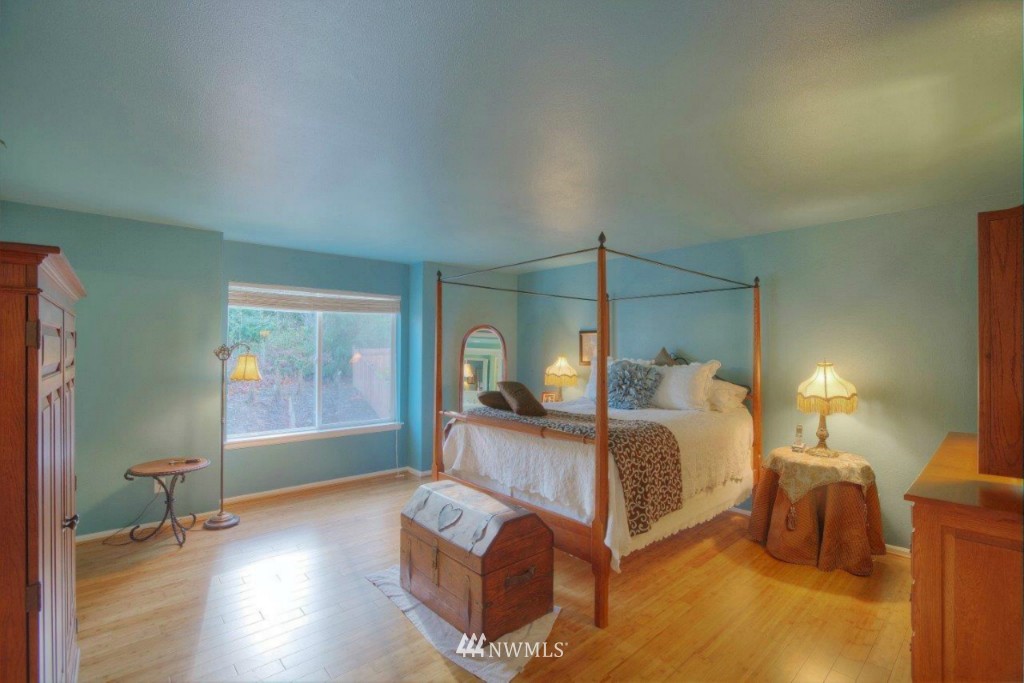 16208 Parkside Way Southeast Renton, WA 98058 - Photo 9 of 18 Gallery Image 9