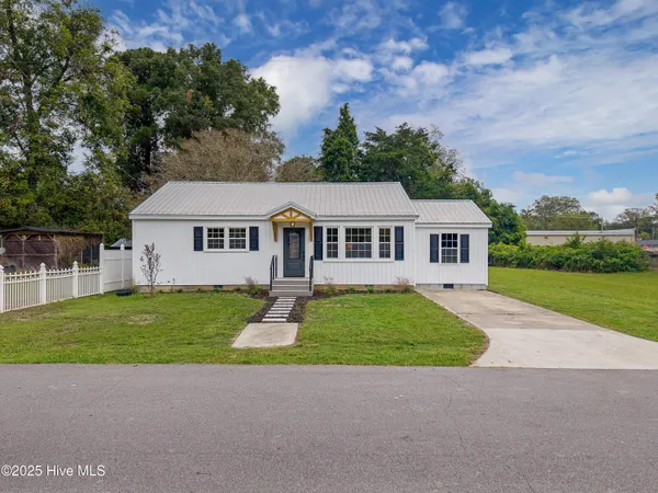 $230,000 | 313 1st Avenue, Vanceboro, NC 28586