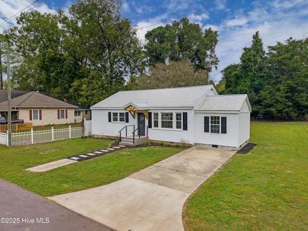 $230,000 | 313 1st Avenue, Vanceboro, NC 28586