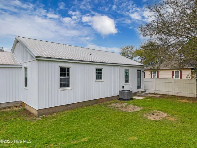 $259,000 | 313 1st Avenue, Vanceboro, NC 28586