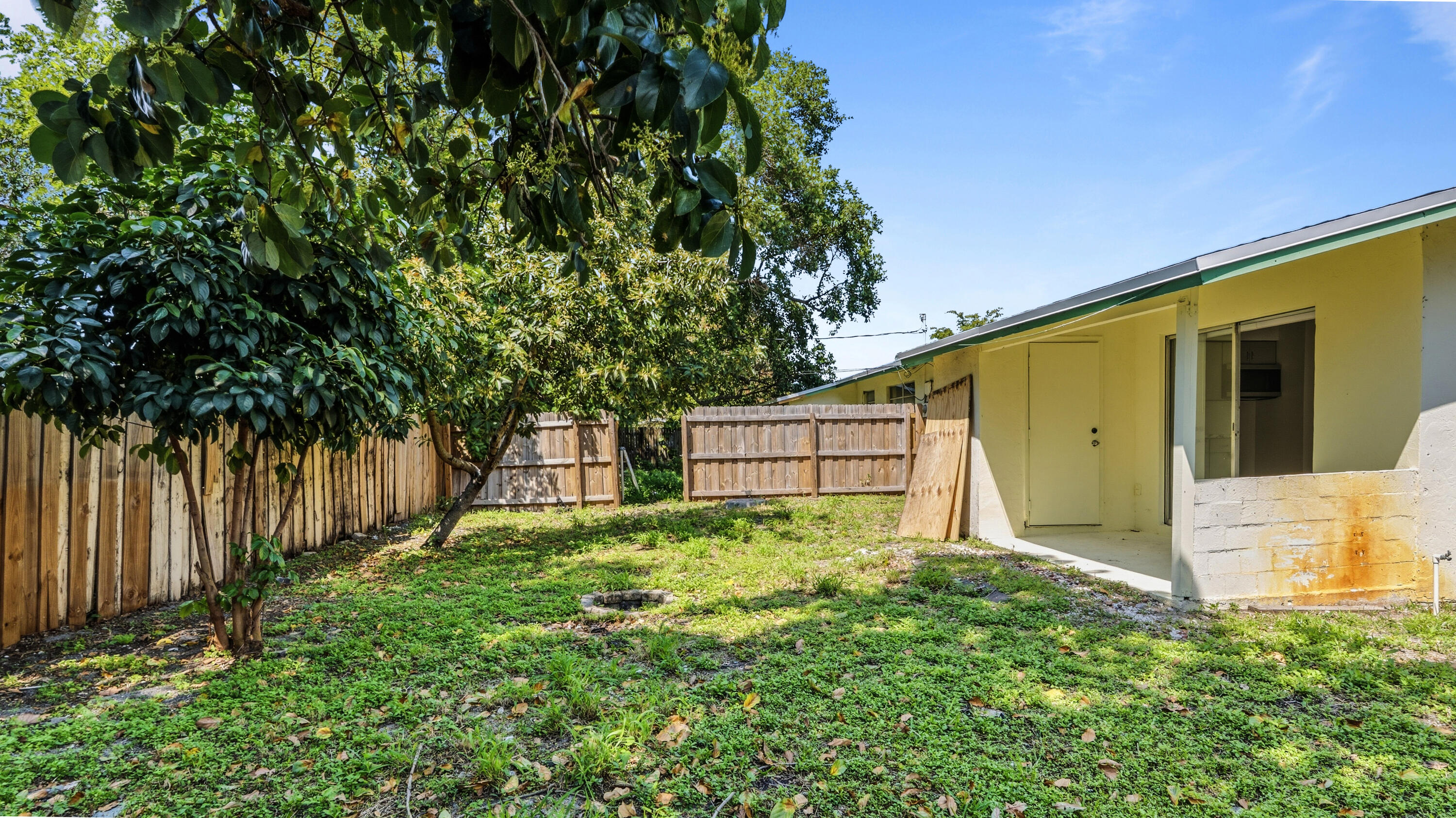 4453 Stevens Road Lake Worth Beach, FL 33461 - Photo 60 of 67 a backyard of a house with table and chairs