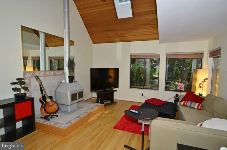2005 Turtle Pond Drive Reston, VA 20191 - Photo 12 of 28 Living Room