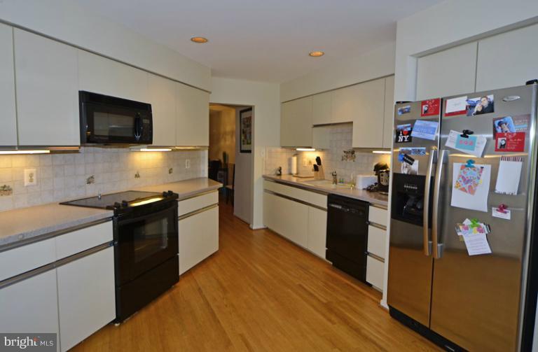 2005 Turtle Pond Drive Reston, VA 20191 - Photo 13 of 28 Kitchen
