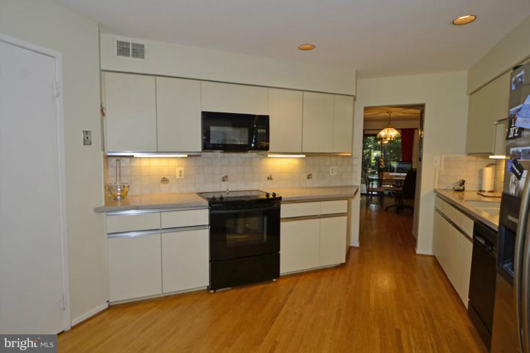 2005 Turtle Pond Drive Reston, VA 20191 - Photo 8 of 28 Kitchen