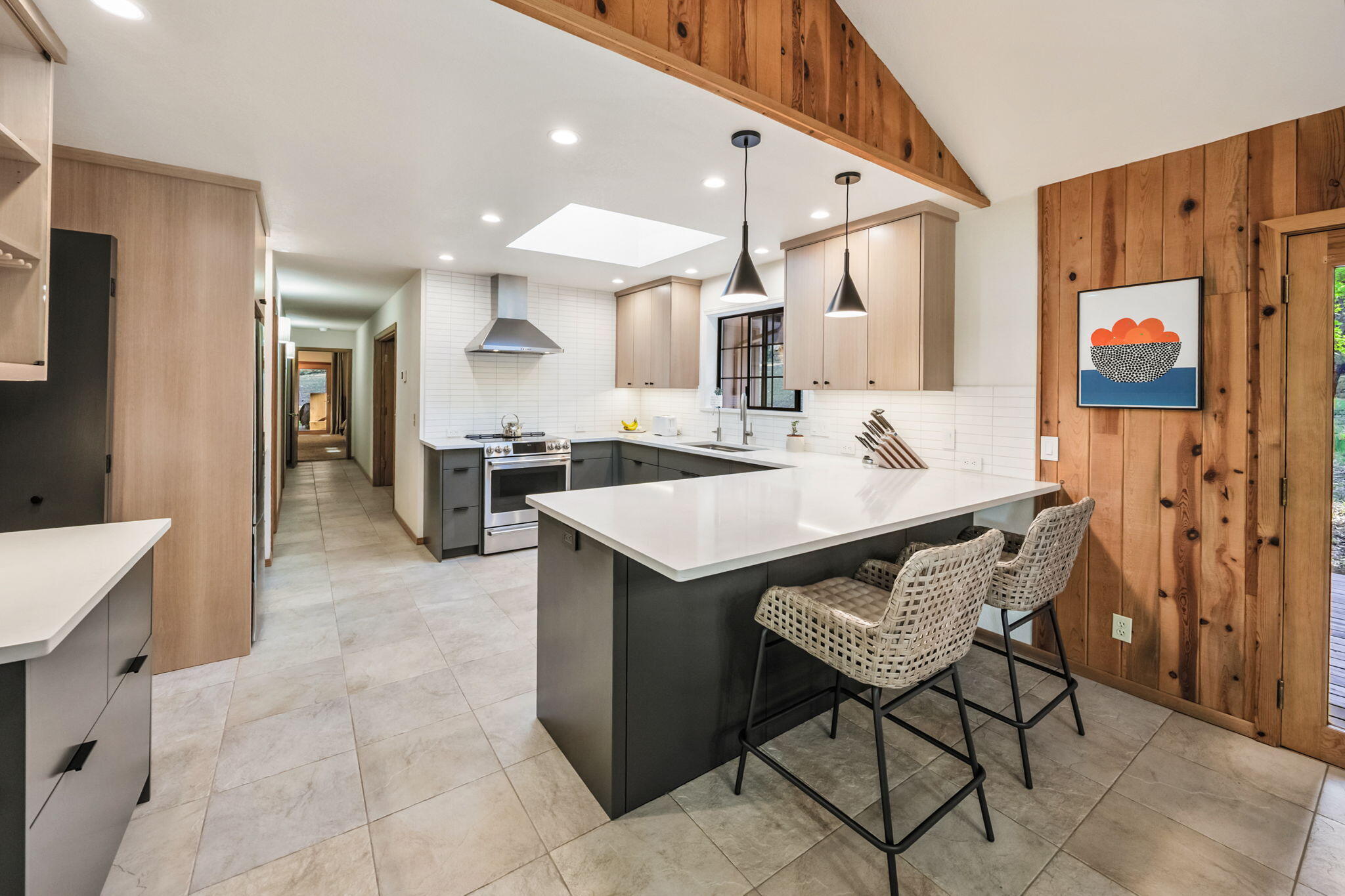 120 Lomas Road Jacksonville, OR 97530 - Photo 18 of 62 a kitchen with a table chairs refrigerator and microwave