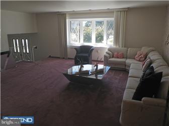 491 Pinewood Road Philadelphia, PA 19116 - Photo 2 of 7 Living Room