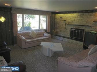 491 Pinewood Road Philadelphia, PA 19116 - Photo 4 of 7 Family Room