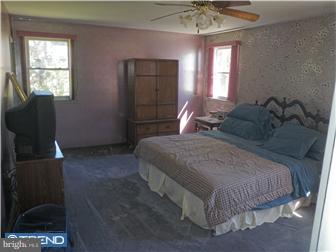 491 Pinewood Road Philadelphia, PA 19116 - Photo 7 of 7 Bedroom - Main