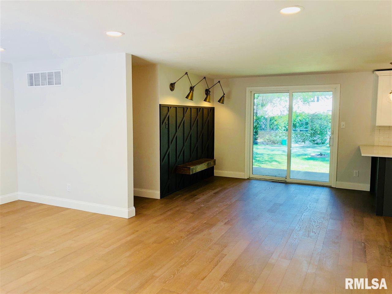 3203 West Chartwell Road Peoria, IL 61614 - Photo 5 of 35 Gallery Image 5