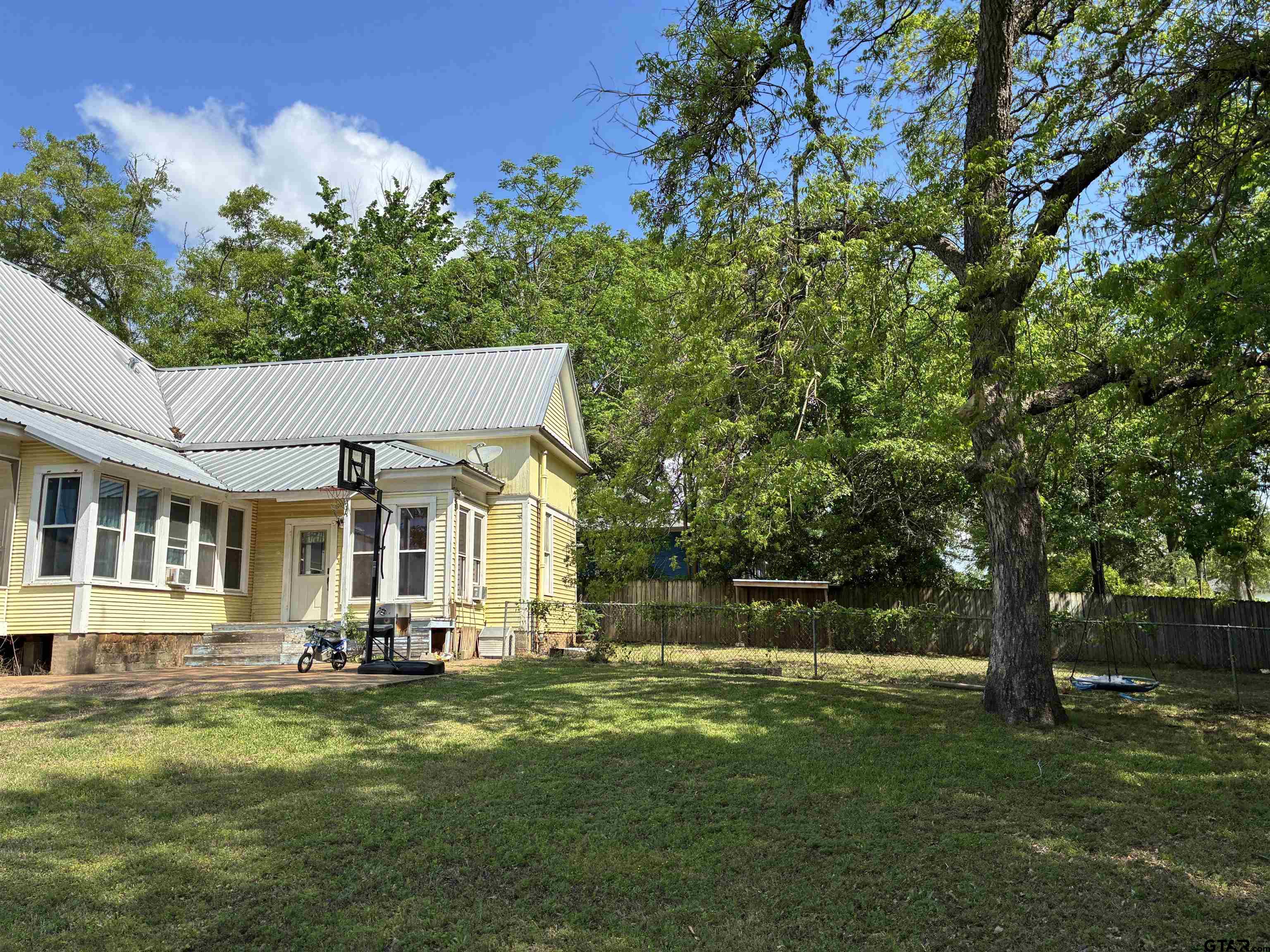 208 North Henderson Street Rusk, TX 75785 - Photo 4 of 16 Gallery Image 4