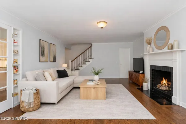 $1,100,000 | 84 Putnam Park, Greenwich, CT 06830