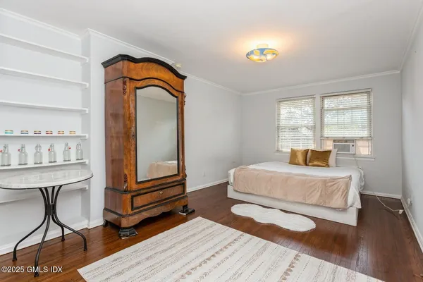 $1,100,000 | 84 Putnam Park, Greenwich, CT 06830