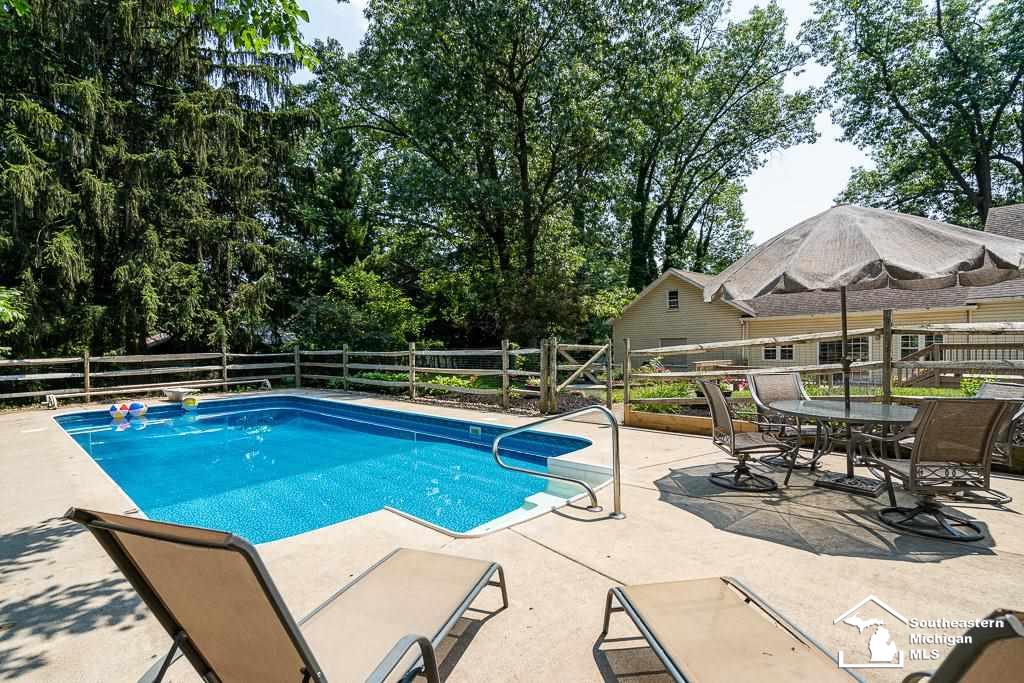 4080 Smith Road Lambertville, MI 48144 - Photo 40 of 47 50047348-39.JPG