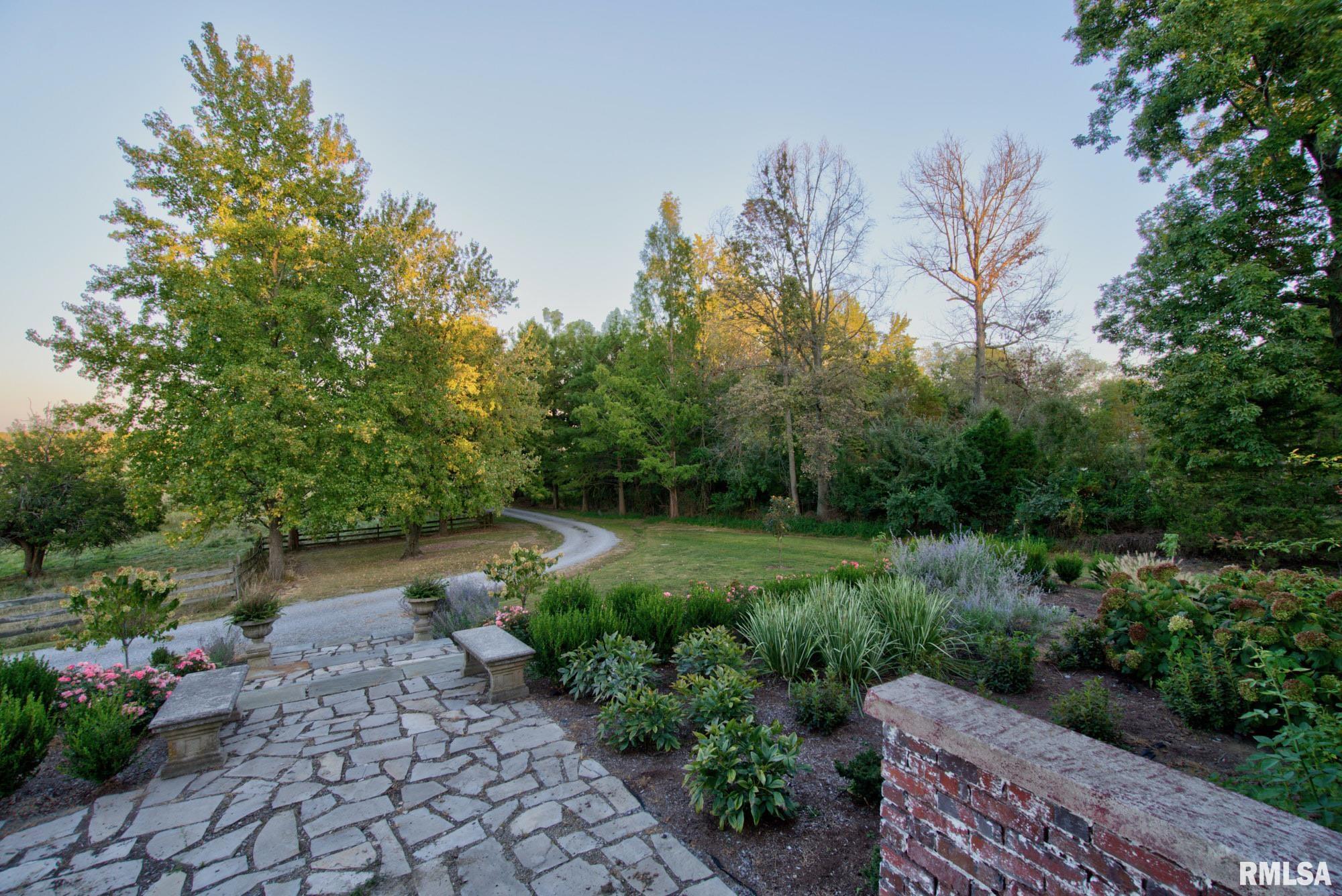 2021 Oglesby Road Harrisburg, IL 62946 - Photo 15 of 87