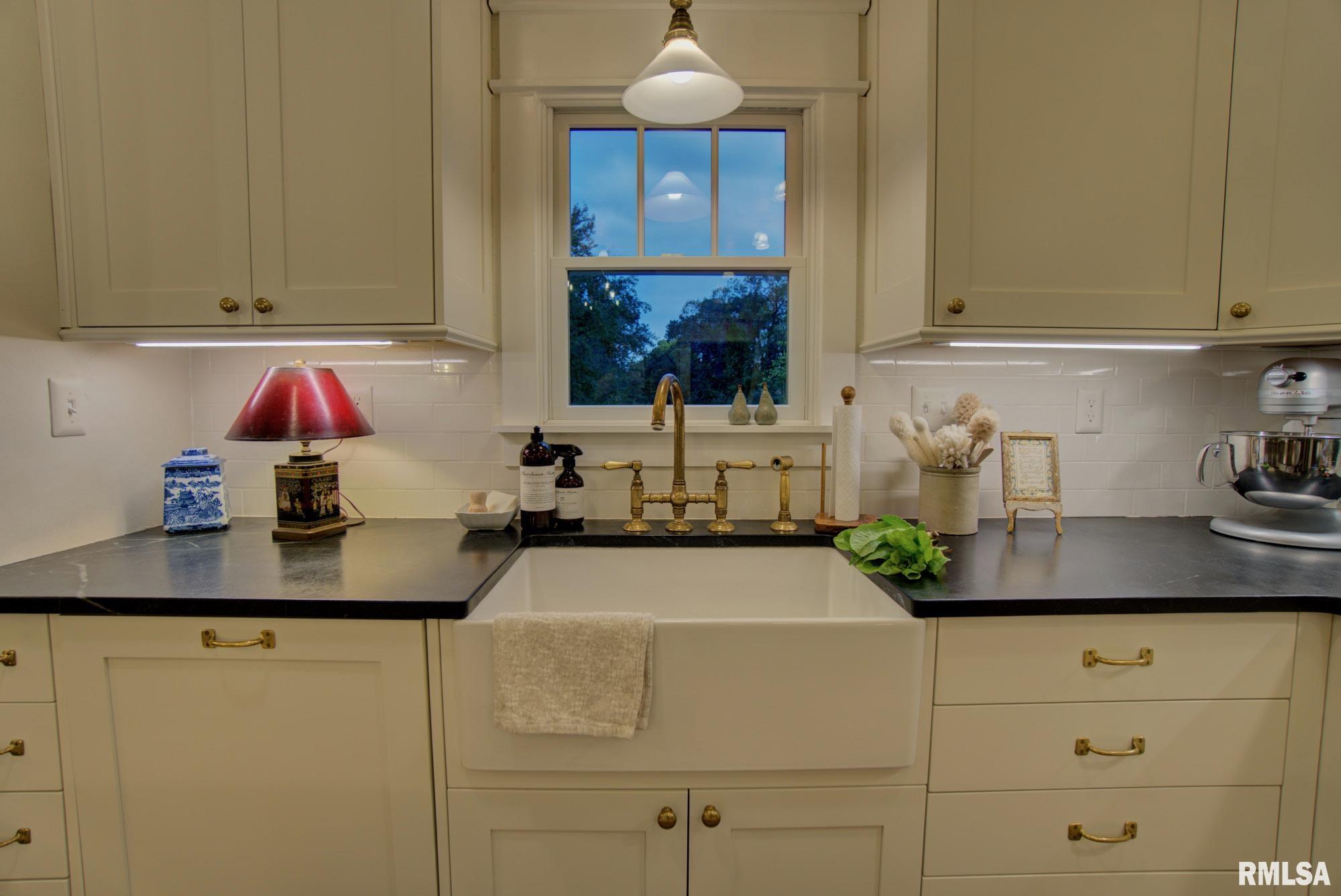 2021 Oglesby Road Harrisburg, IL 62946 - Photo 31 of 87