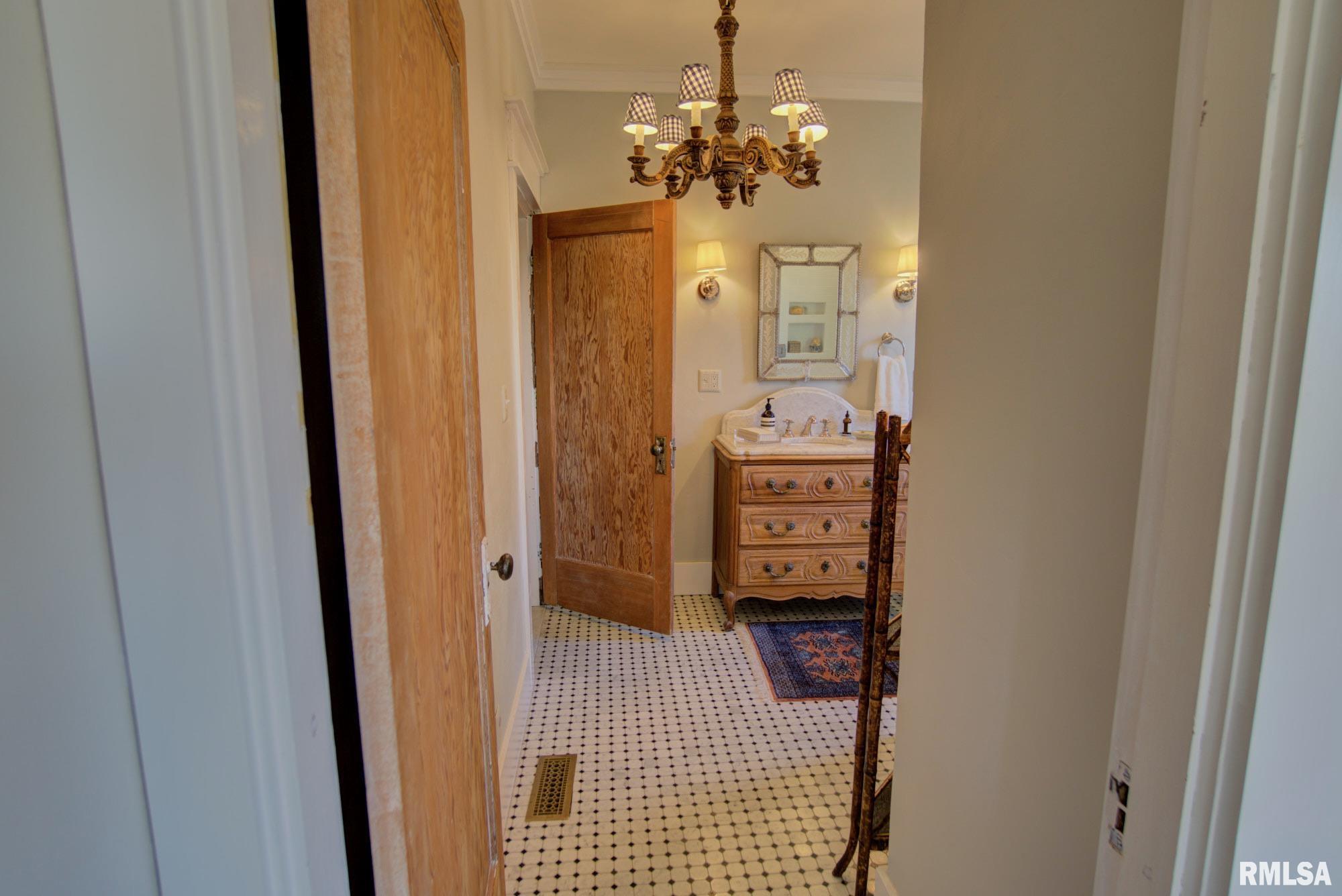 2021 Oglesby Road Harrisburg, IL 62946 - Photo 40 of 87