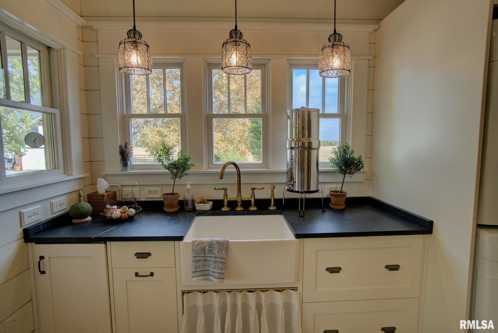 2021 Oglesby Road Harrisburg, IL 62946 - Photo 48 of 87