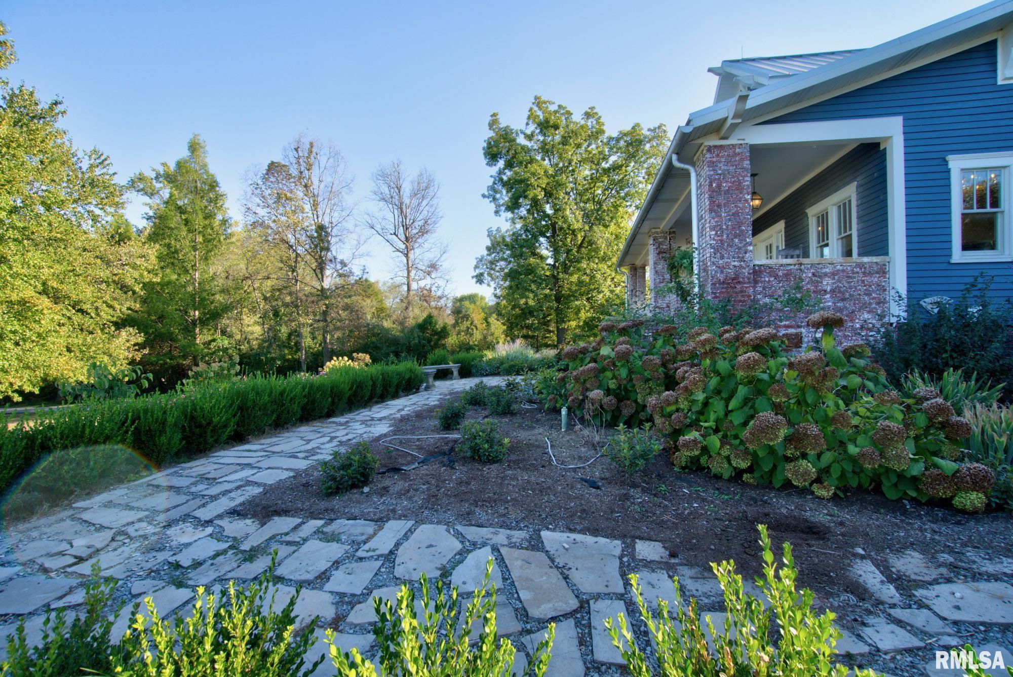 2021 Oglesby Road Harrisburg, IL 62946 - Photo 8 of 87