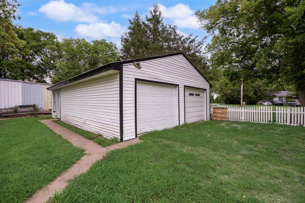 315 South Business Highway 78 Blue Ridge, TX 75424 - Photo 23 of 28 a backyard of a house with lots of green space