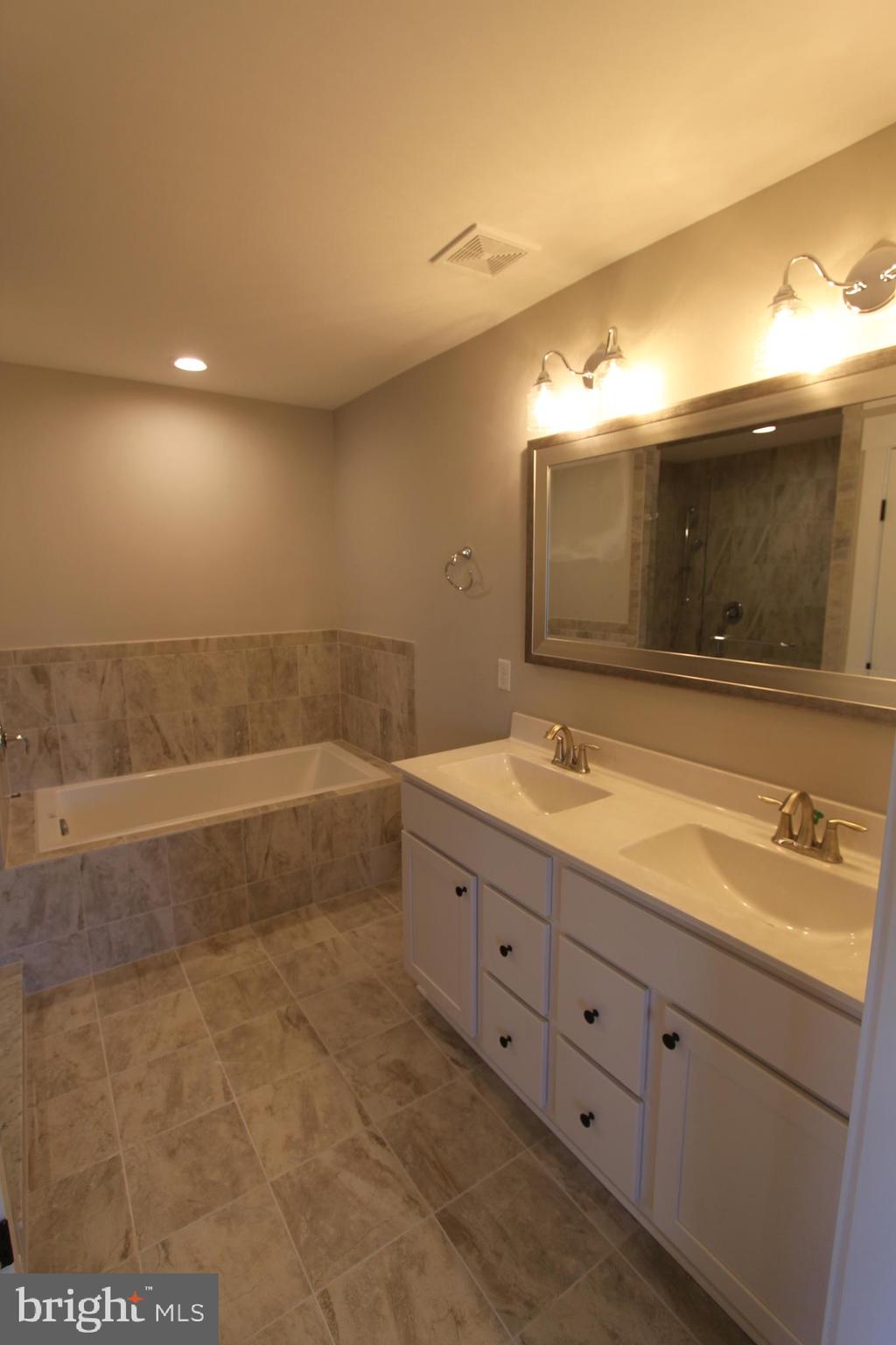 28049 Strawberry Hill Road Rhoadesville, VA 22542 - Photo 23 of 32 Primary bath soaker tub
